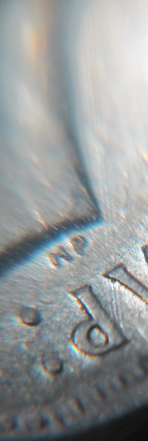 Canada-1947-Dot-5-Cents.....-Interesting-Error